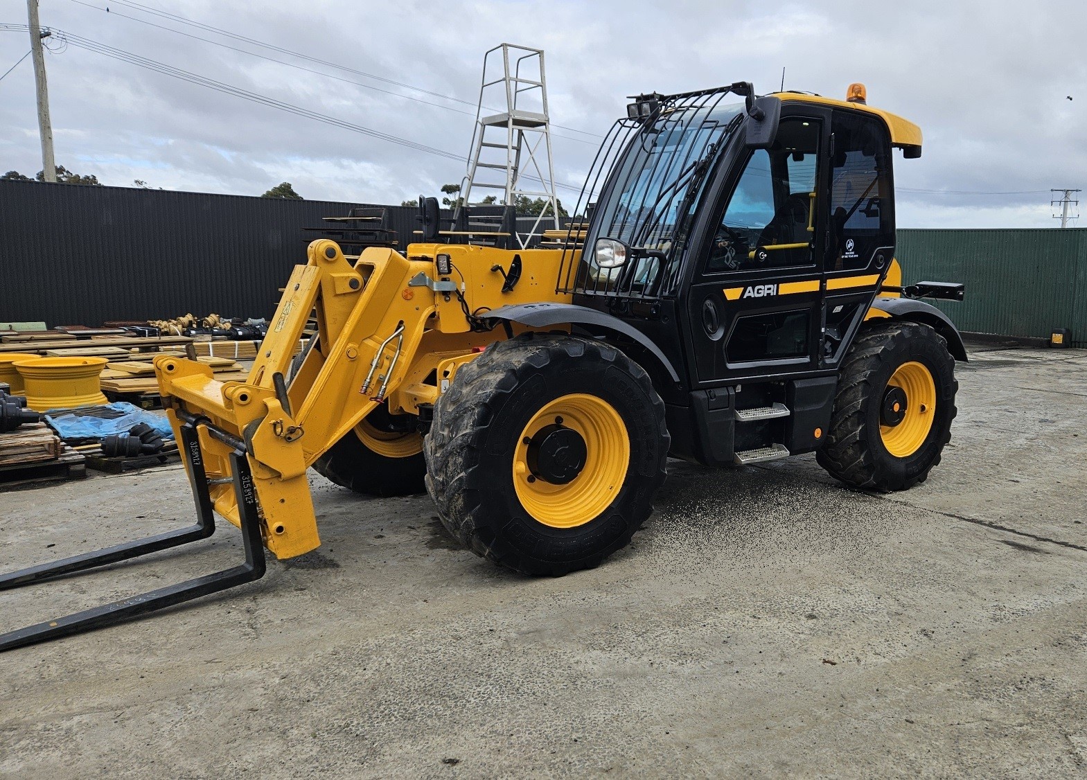 2020 JCB 532-70 Farm Special telehandler